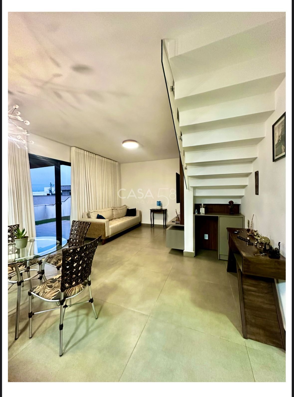 Casa em Condomínio – 4 Quartos – Jardins Capri