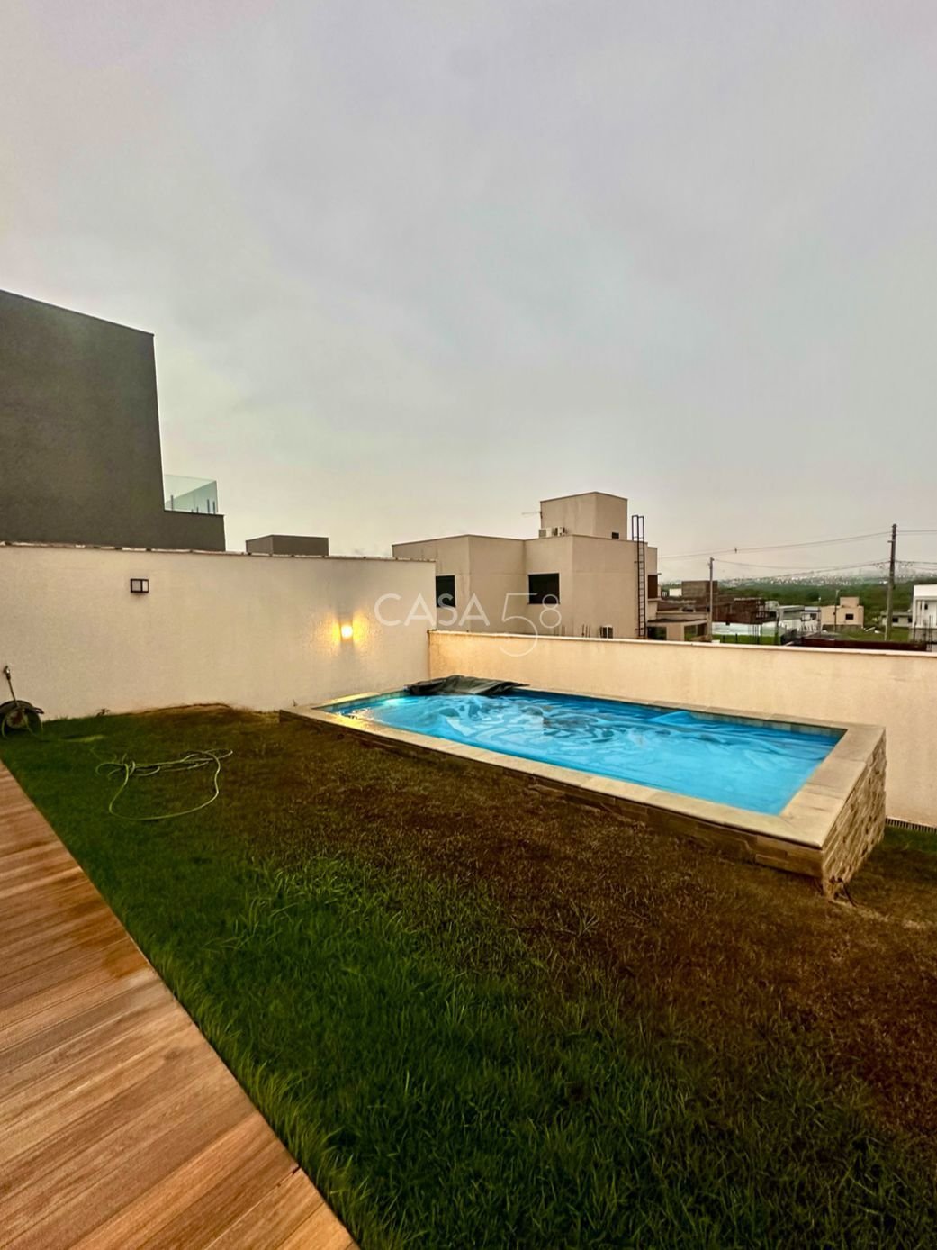 Casa em Condomínio – 4 Quartos – Jardins Capri