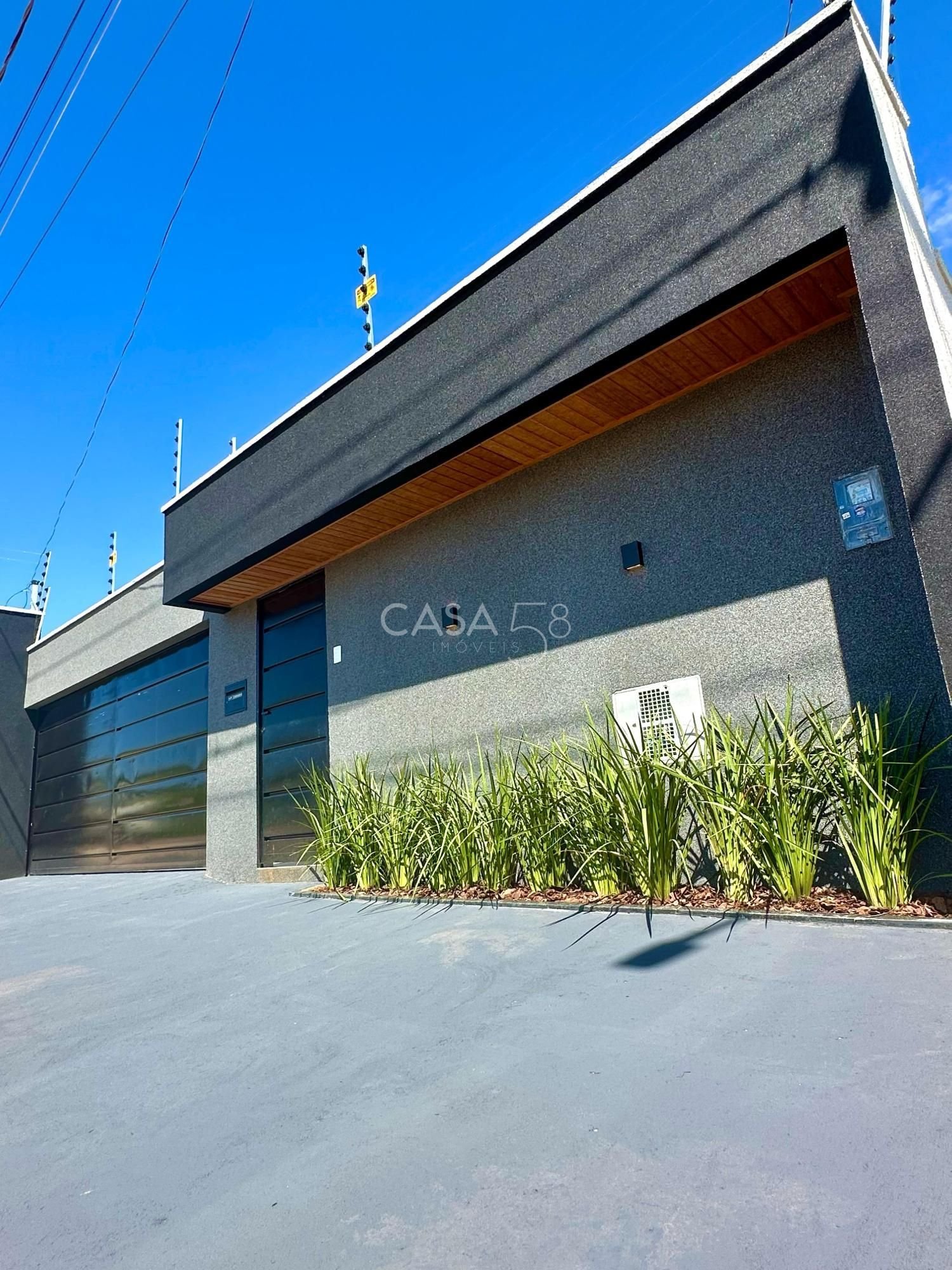 Casa moderna à venda no Residencial Monte Cristo – 3 quartos, suíte, quintal