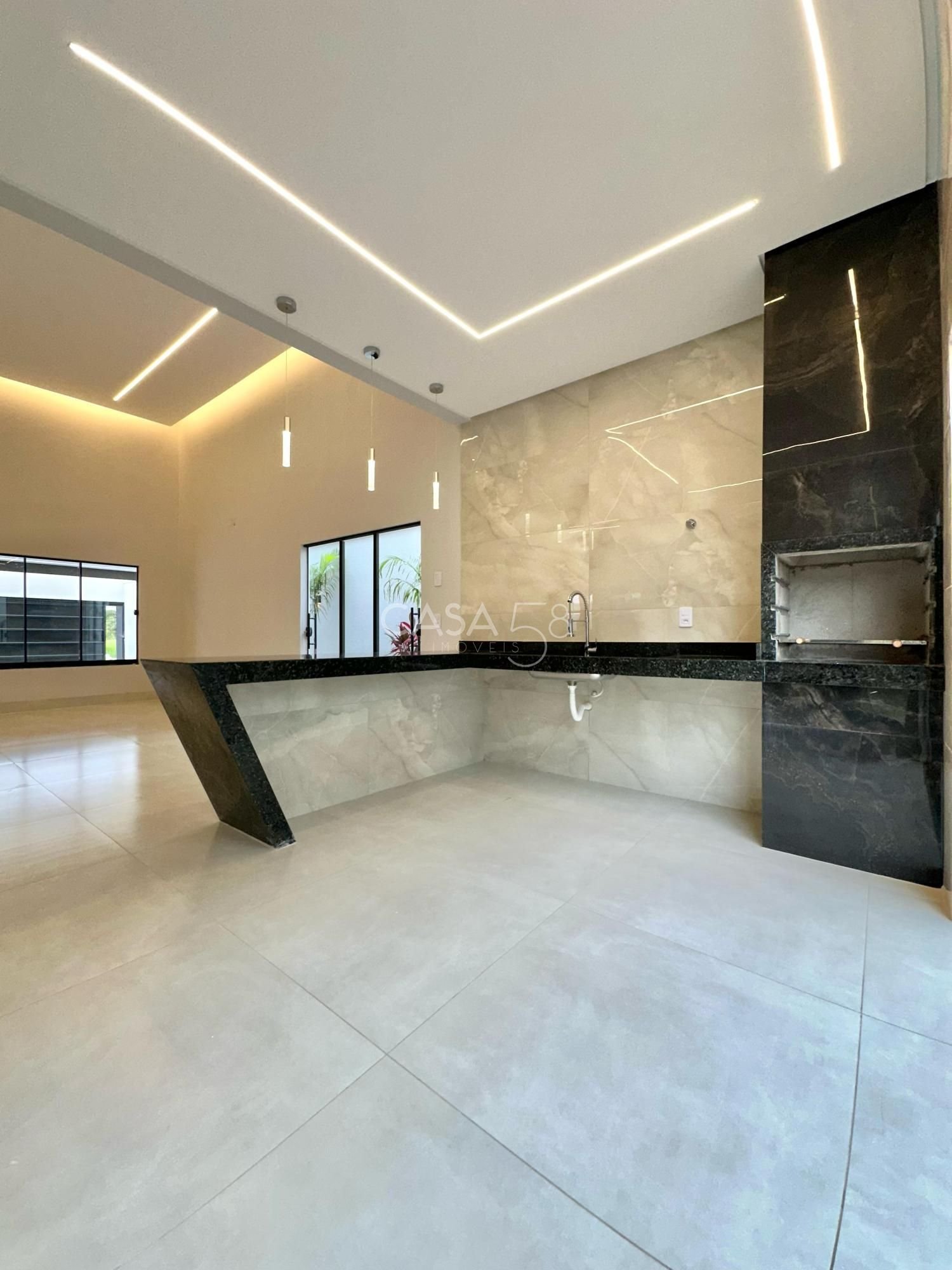 Casa moderna à venda no Residencial Monte Cristo – 3 quartos, suíte, quintal