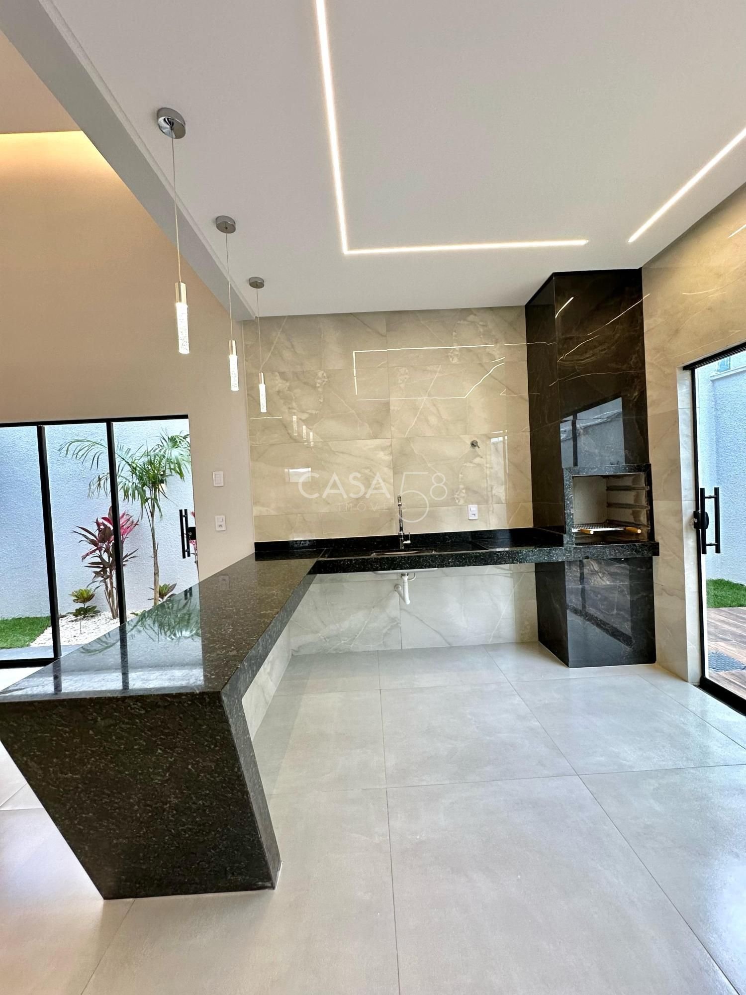 Casa moderna à venda no Residencial Monte Cristo – 3 quartos, suíte, quintal