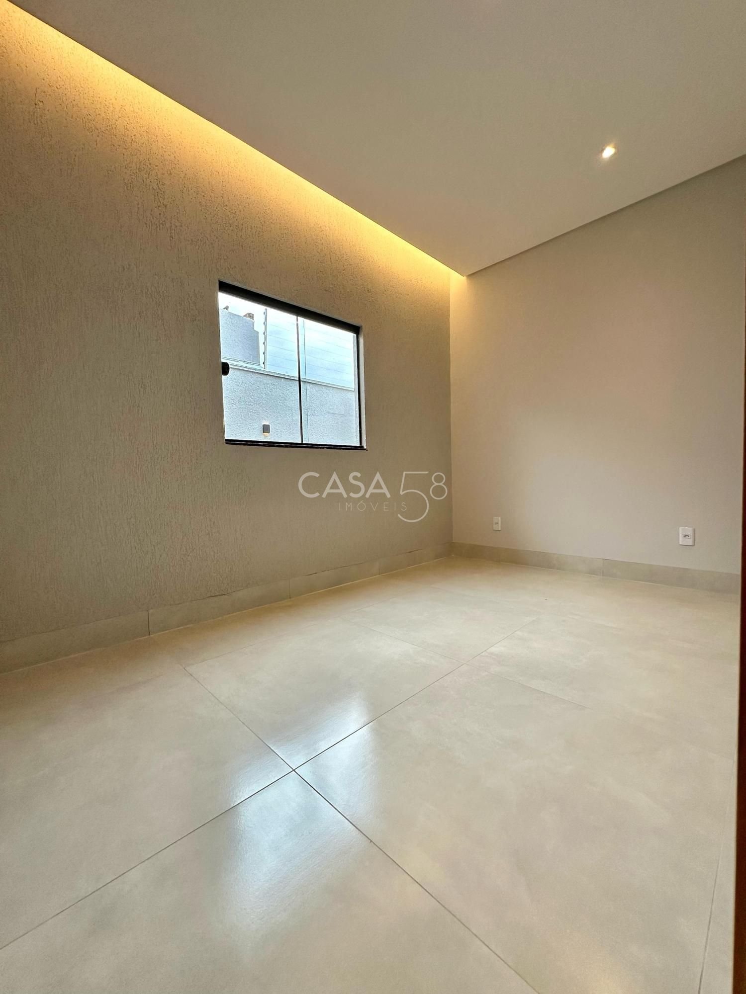 Casa moderna à venda no Residencial Monte Cristo – 3 quartos, suíte, quintal