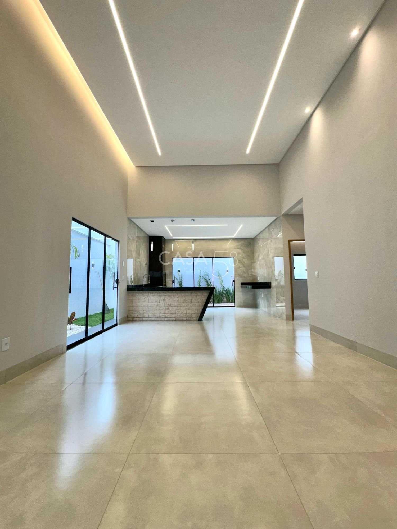 Casa moderna à venda no Residencial Monte Cristo – 3 quartos, suíte, quintal