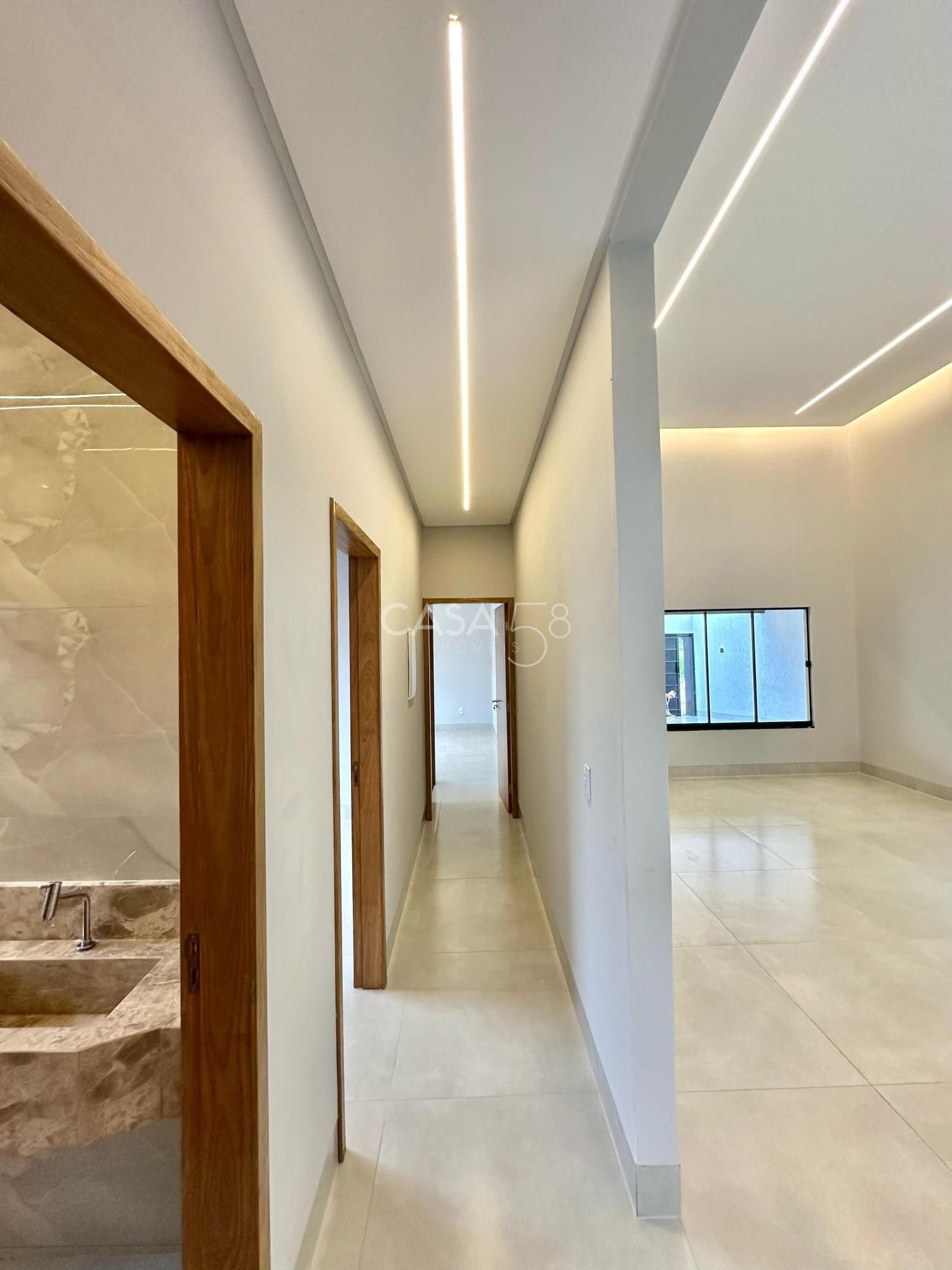 Casa moderna à venda no Residencial Monte Cristo – 3 quartos, suíte, quintal