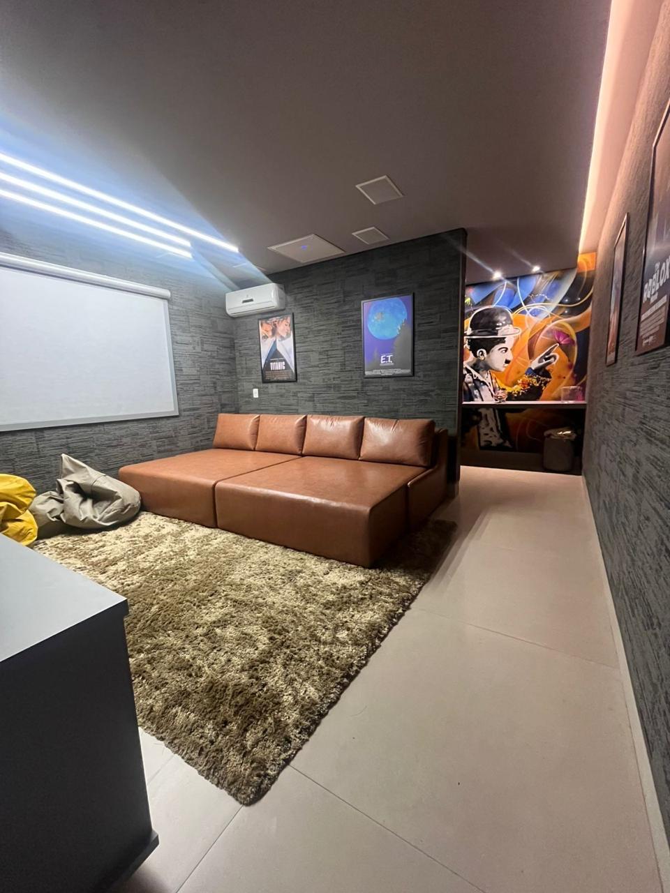 Sobrado de Alto Padrão Mobiliado – 5 Suítes – 293m² – Design Moderno