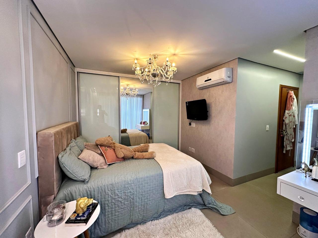 Sobrado de Alto Padrão Mobiliado – 5 Suítes – 293m² – Design Moderno