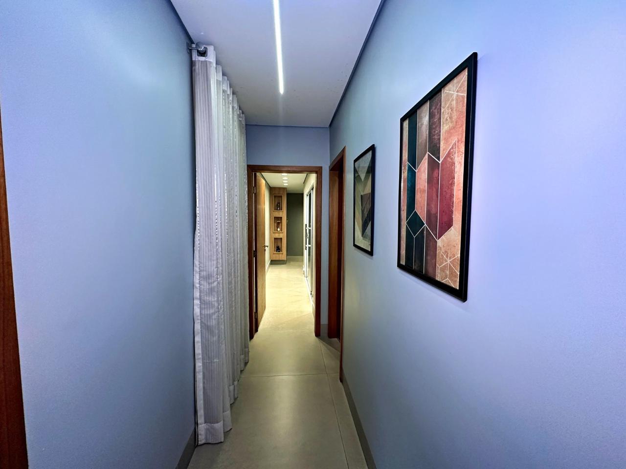 Sobrado de Alto Padrão Mobiliado – 5 Suítes – 293m² – Design Moderno