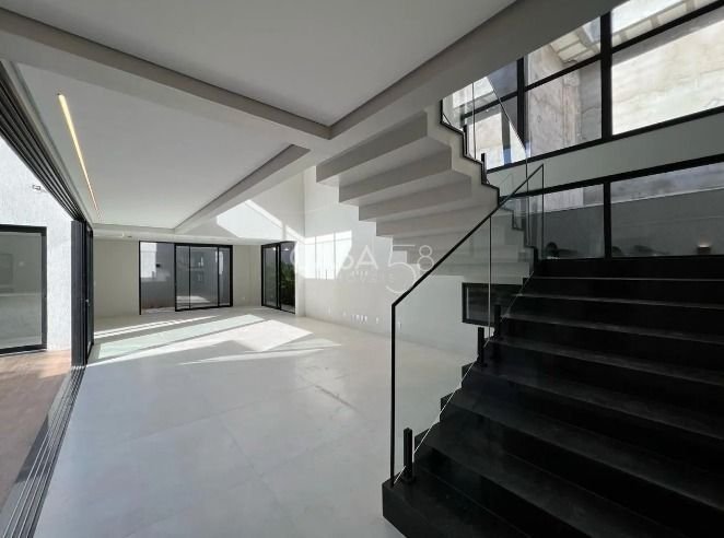 Sobrado no Jardins Capri – Conforto, Sofisticação e Exclusividade