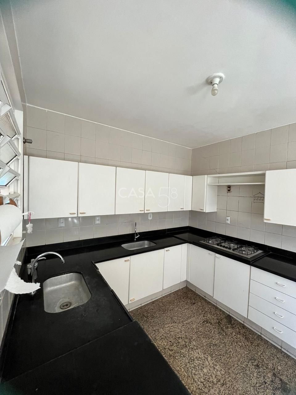 Sobrado de Luxo à Venda no Setor Santa Genoveva. 5 quarto sendo 4 suítes