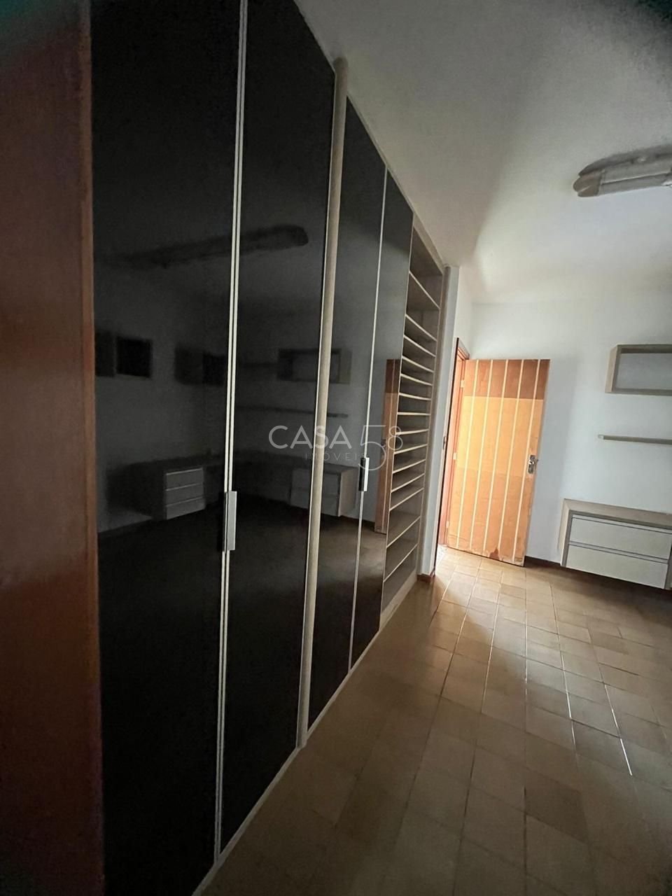 Sobrado de Luxo à Venda no Setor Santa Genoveva. 5 quarto sendo 4 suítes