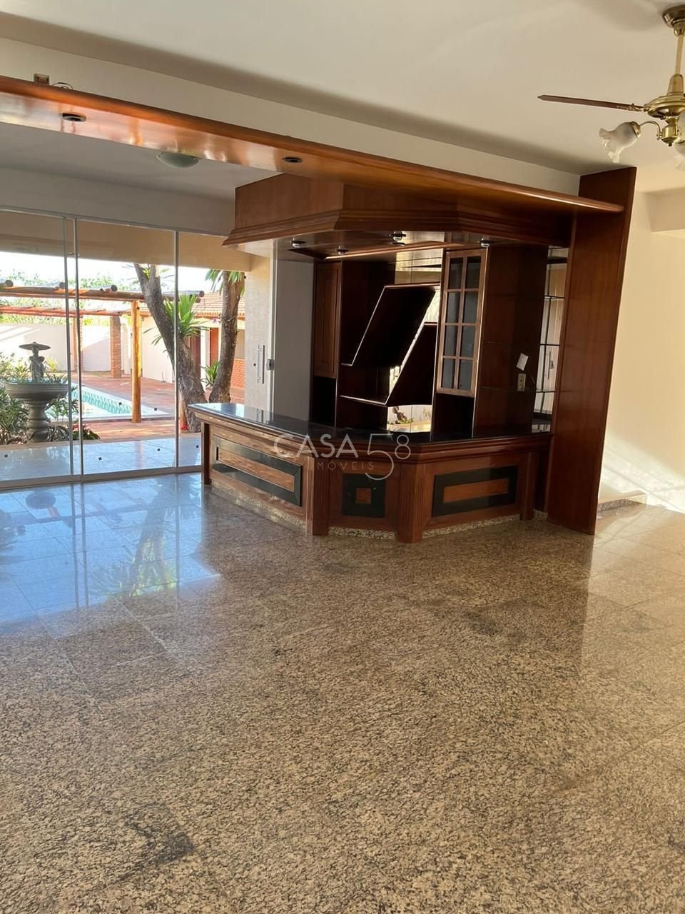 Sobrado de Luxo à Venda no Setor Santa Genoveva. 5 quarto sendo 4 suítes