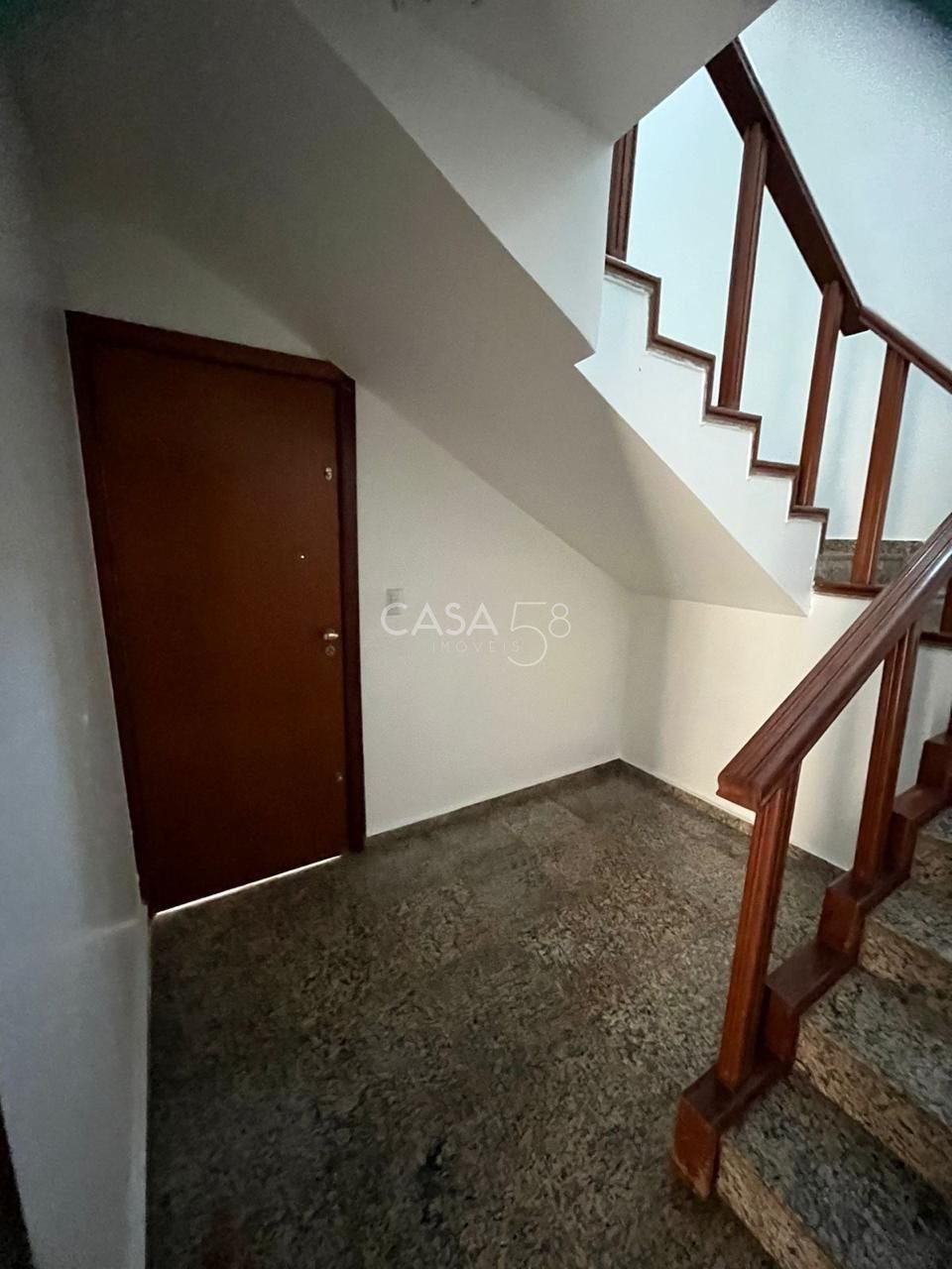 Sobrado de Luxo à Venda no Setor Santa Genoveva. 5 quarto sendo 4 suítes