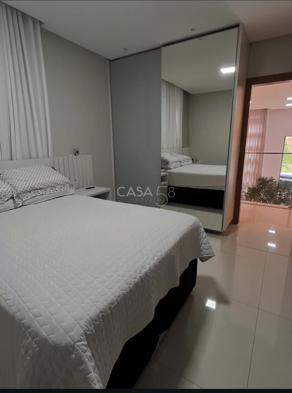 Sobrado de Alto Padrão Semi Mobiliado à Venda com 3 Suítes, Piscina Aquecida