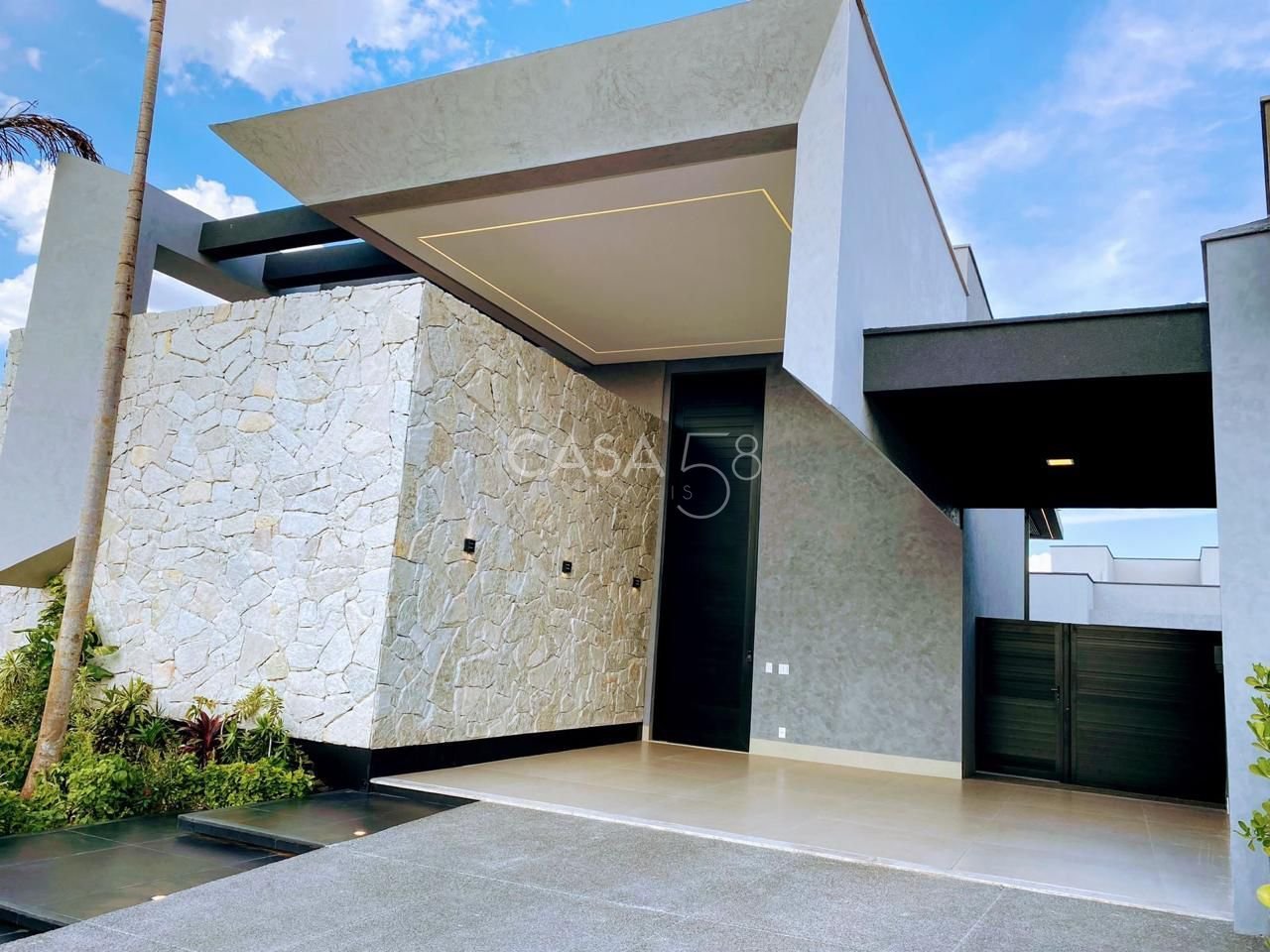 Casa Térrea Mobiliada e Decorada em Goiânia – Piscina Aquecida - 3 Suítes