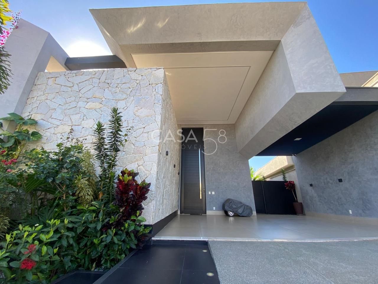 Casa Térrea Mobiliada e Decorada em Goiânia – Piscina Aquecida - 3 Suítes