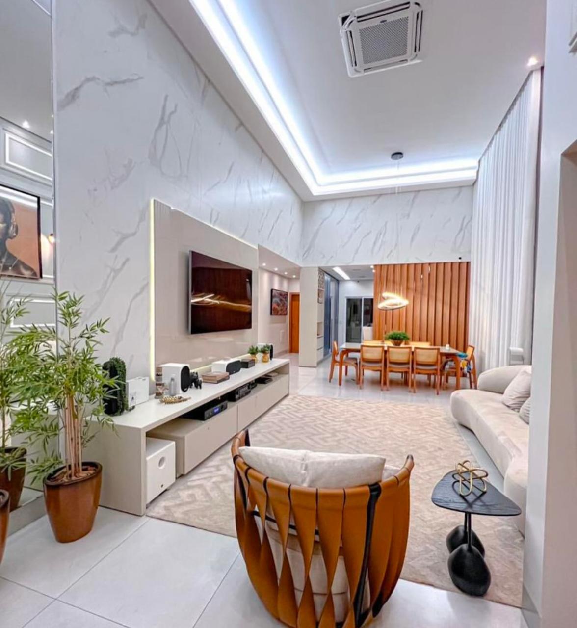 Casa 4 Quartos à Venda - Jardins Nápoles, Senador Canedo - Piscina Aquecida e Semi-Mobiliada