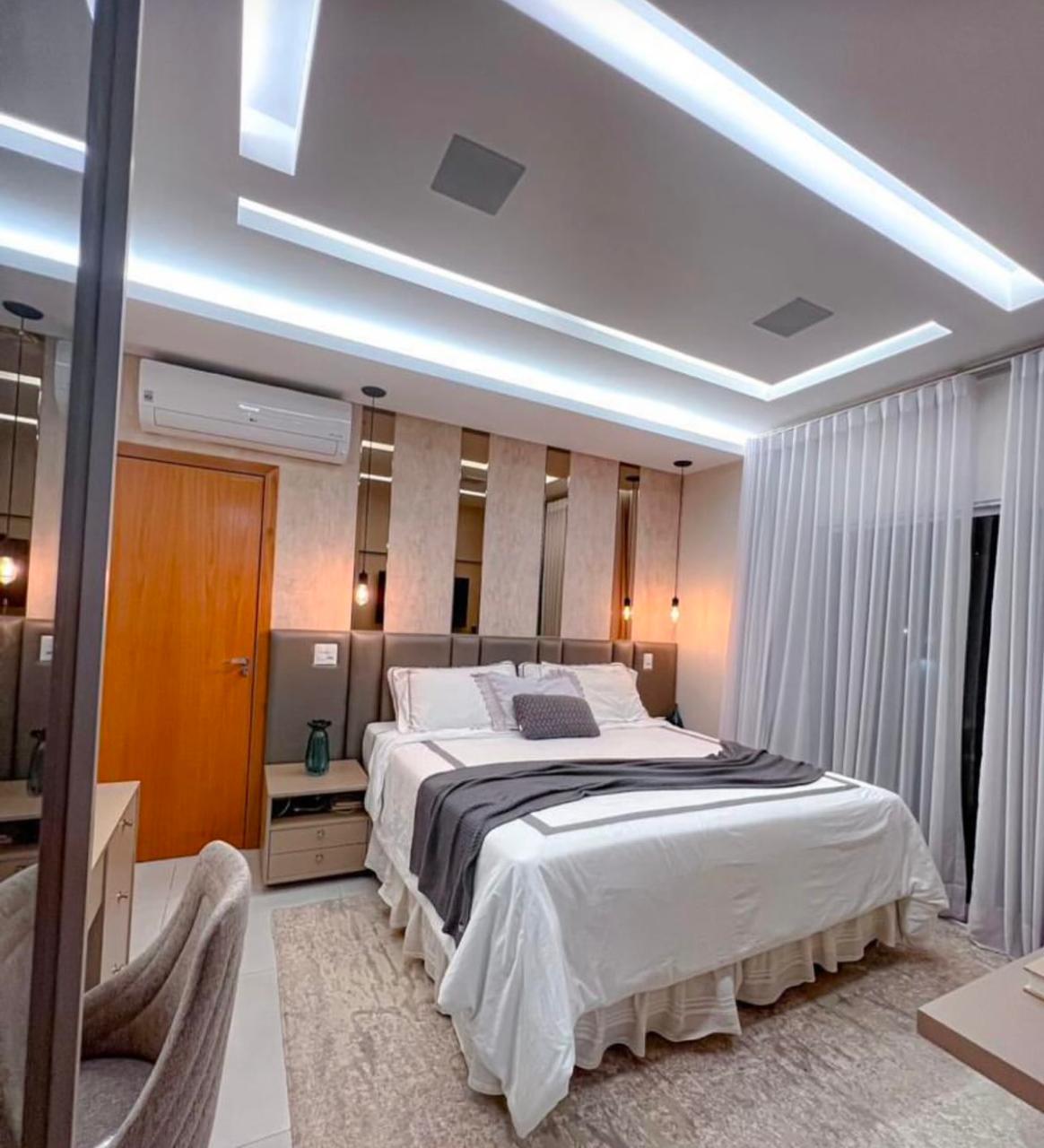 Casa 4 Quartos à Venda - Jardins Nápoles, Senador Canedo - Piscina Aquecida e Semi-Mobiliada