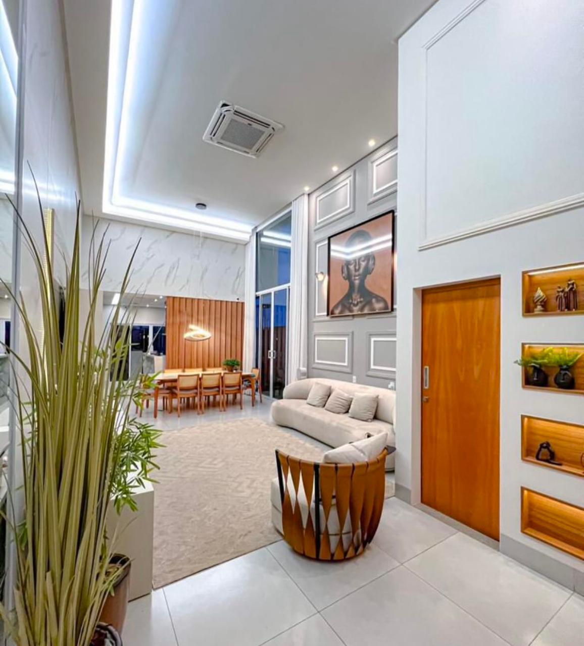 Casa 4 Quartos à Venda - Jardins Nápoles, Senador Canedo - Piscina Aquecida e Semi-Mobiliada