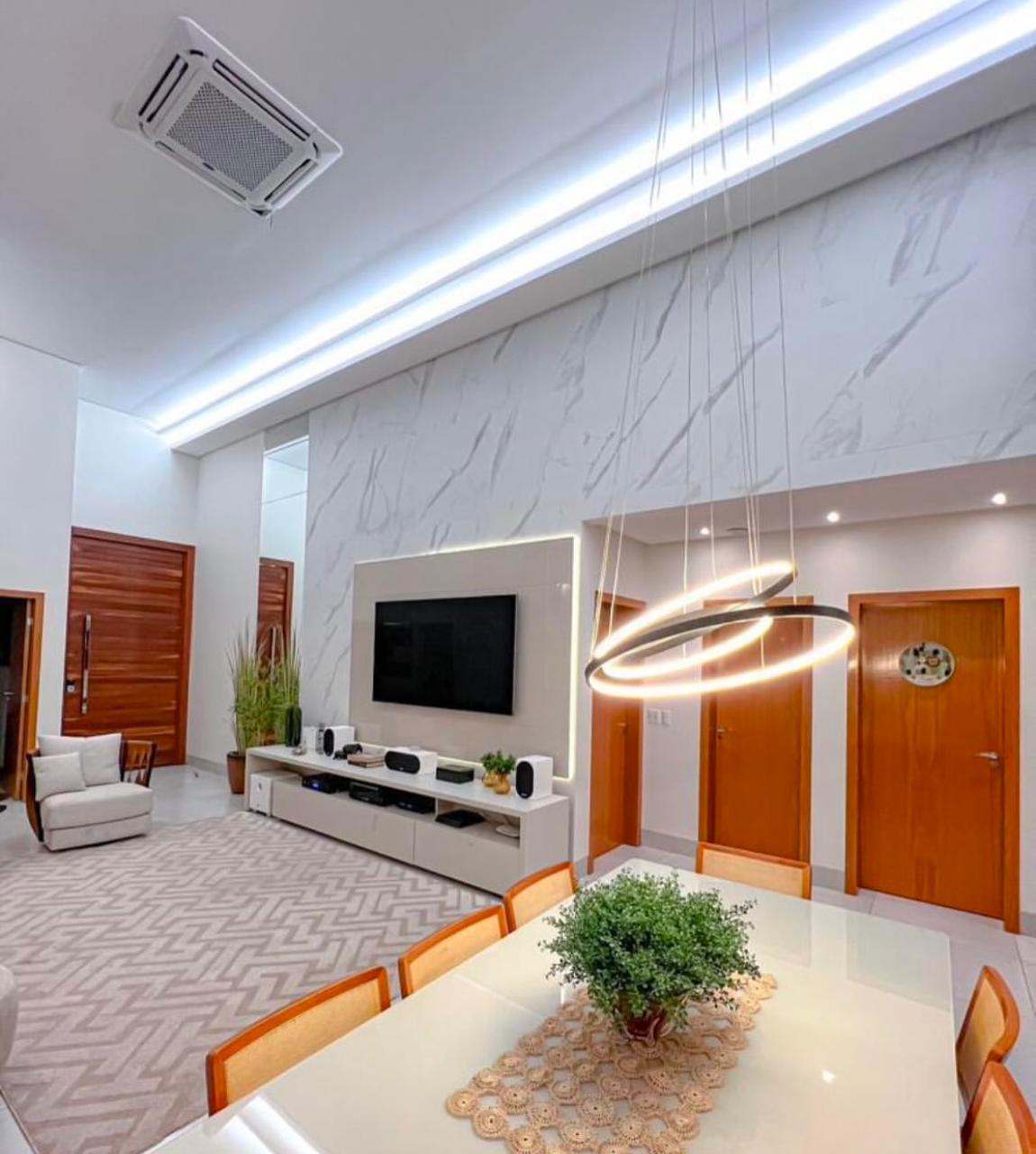 Casa 4 Quartos à Venda - Jardins Nápoles, Senador Canedo - Piscina Aquecida e Semi-Mobiliada