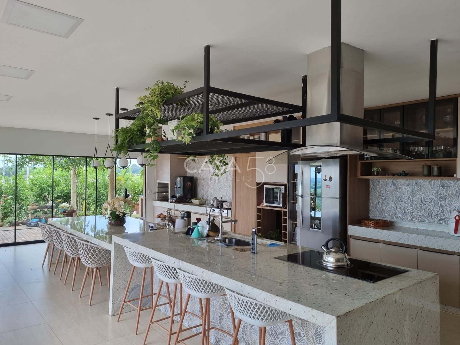 Casa no Condomínio Estância do Bosque – Lote de 2.010m² com Vista e Piscina