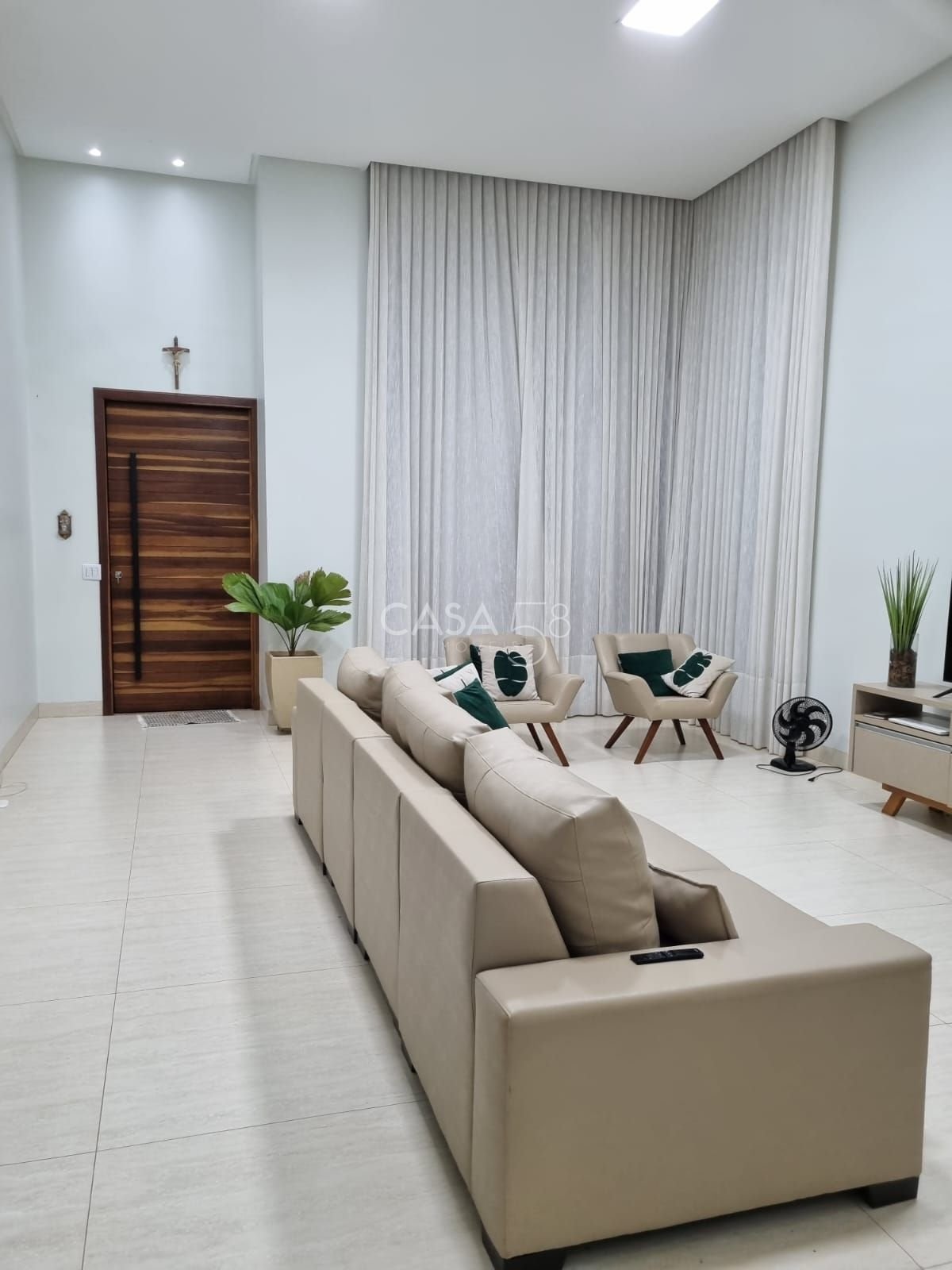 Casa no Condomínio Estância do Bosque – Lote de 2.010m² com Vista e Piscina