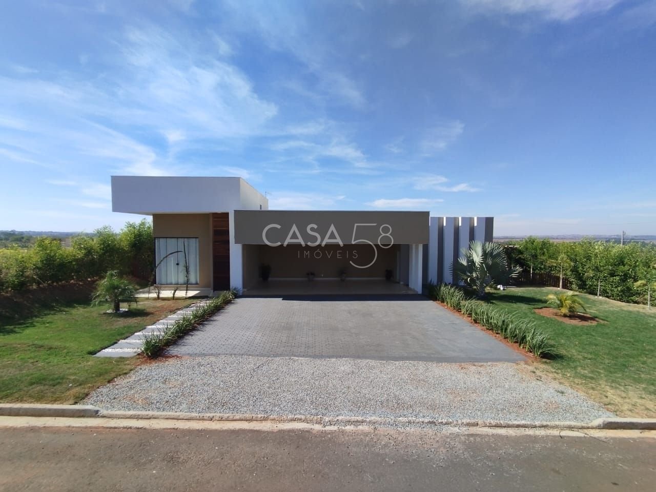 Casa no Condomínio Estância do Bosque – Lote de 2.010m² com Vista e Piscina