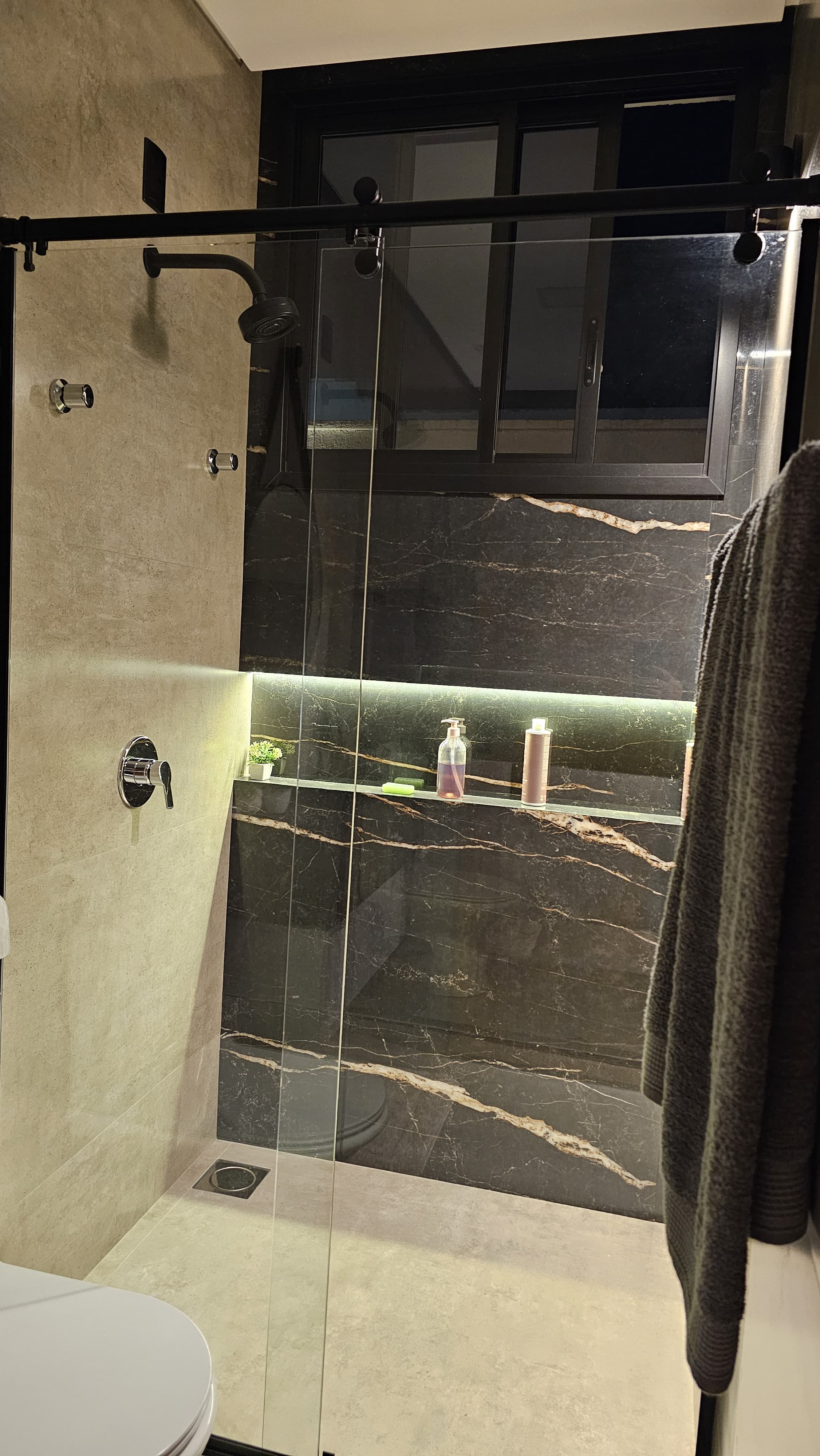 Casa Térrea 3 Suítes Jardins Nápoles - Energia Solar, Ofurô, Aceita Permuta - Senador Canedo