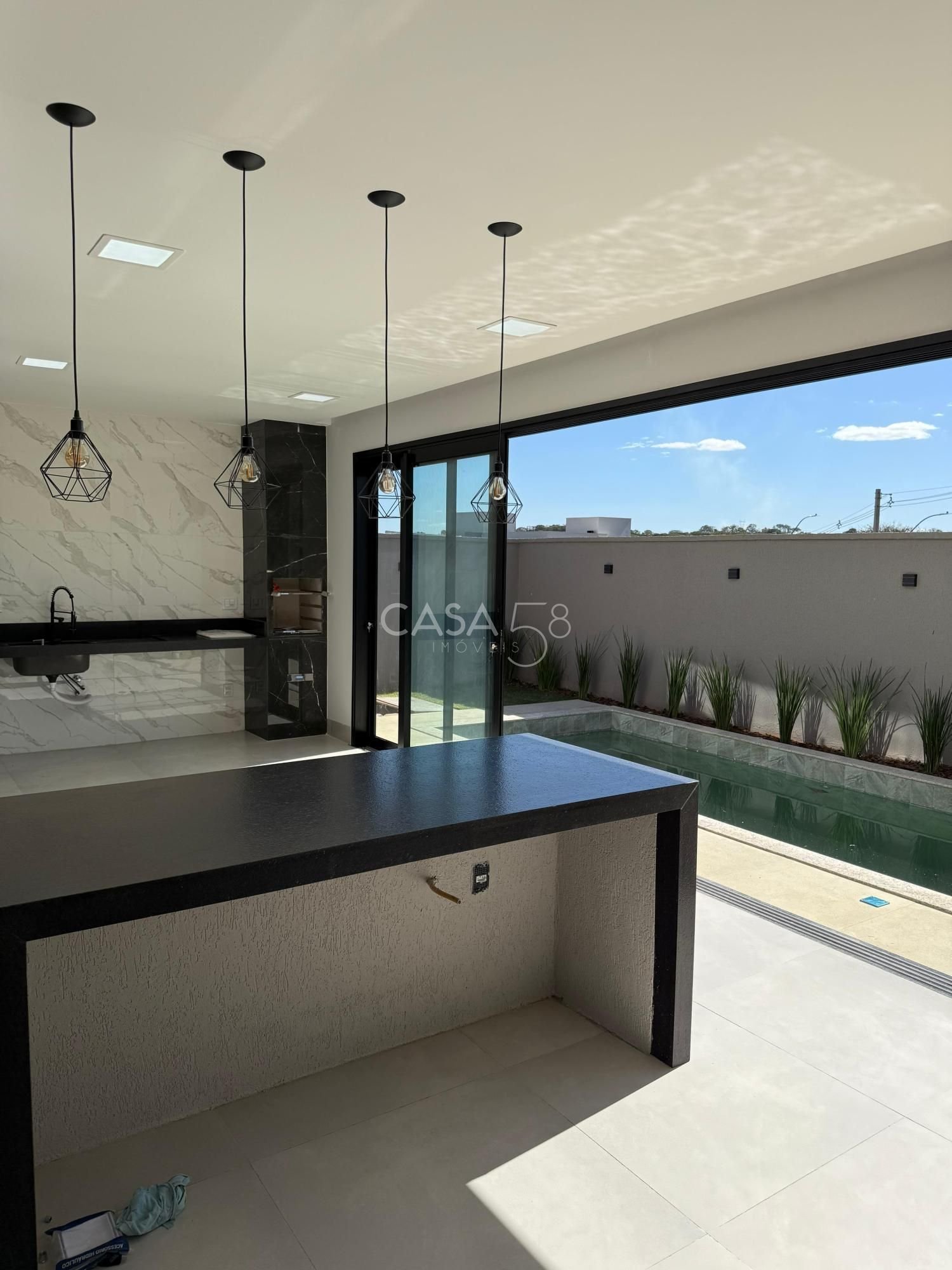 Sobrado no Jardins Porto – 4 Suítes, Frente para Reserva e Vista Permanente