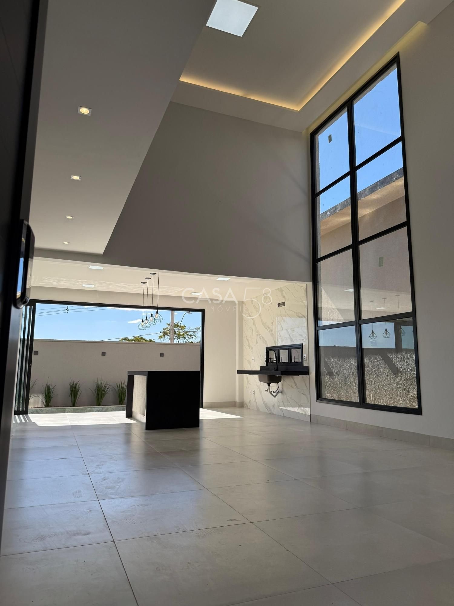 Sobrado no Jardins Porto – 4 Suítes, Frente para Reserva e Vista Permanente