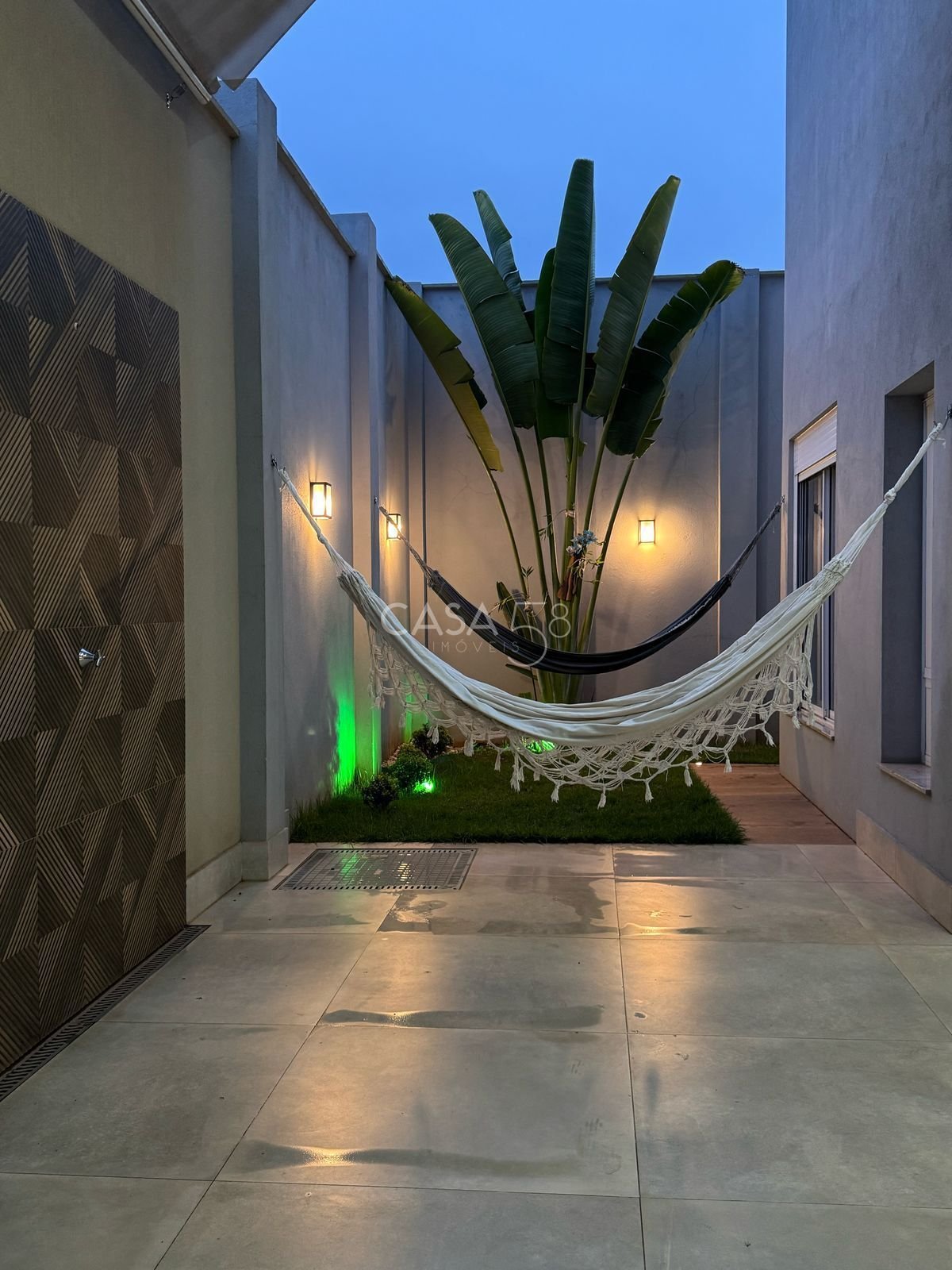 Sobrado de Alto Padrão à Venda no Jardins Barcelona - 4 Quartos, Piscina