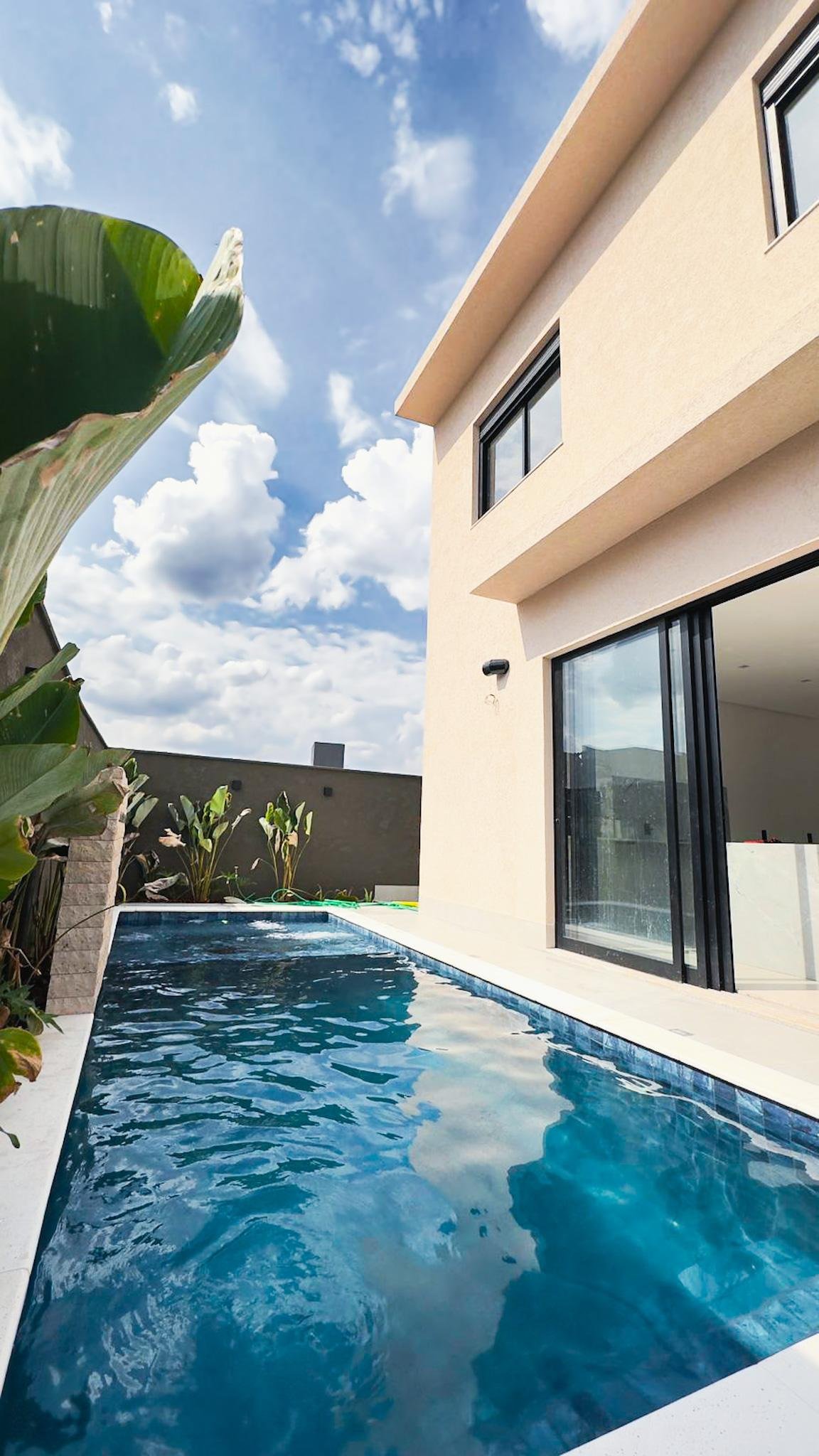 Sobrado Alto Padrão 4 Suítes - Jardins Capri, Senador Canedo - 274m² - R$ 2.000.000