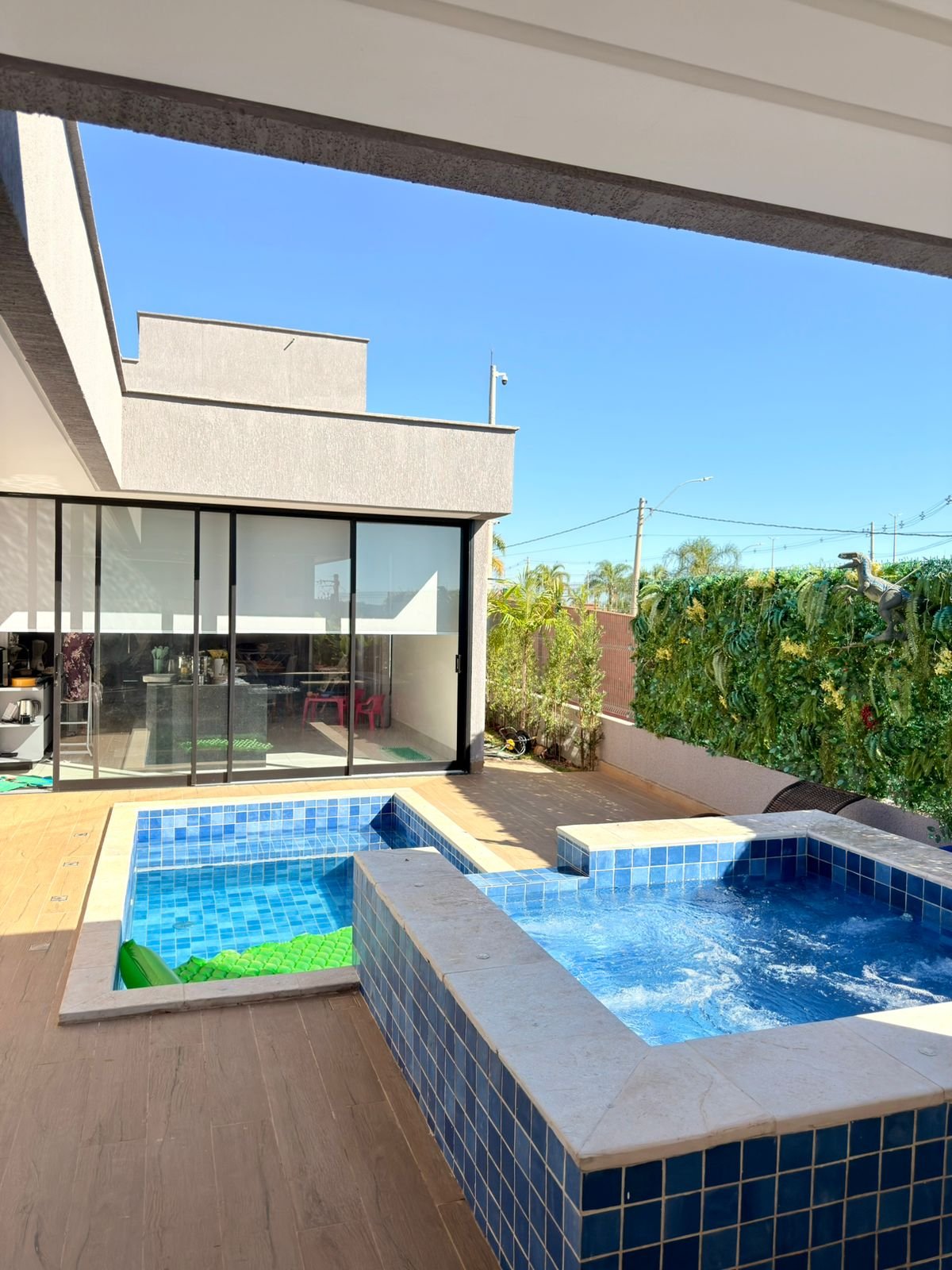 Casa 4 Quartos Jardins Nápoles - Piscina, Mobiliada, Lote 463m² - Senador Canedo