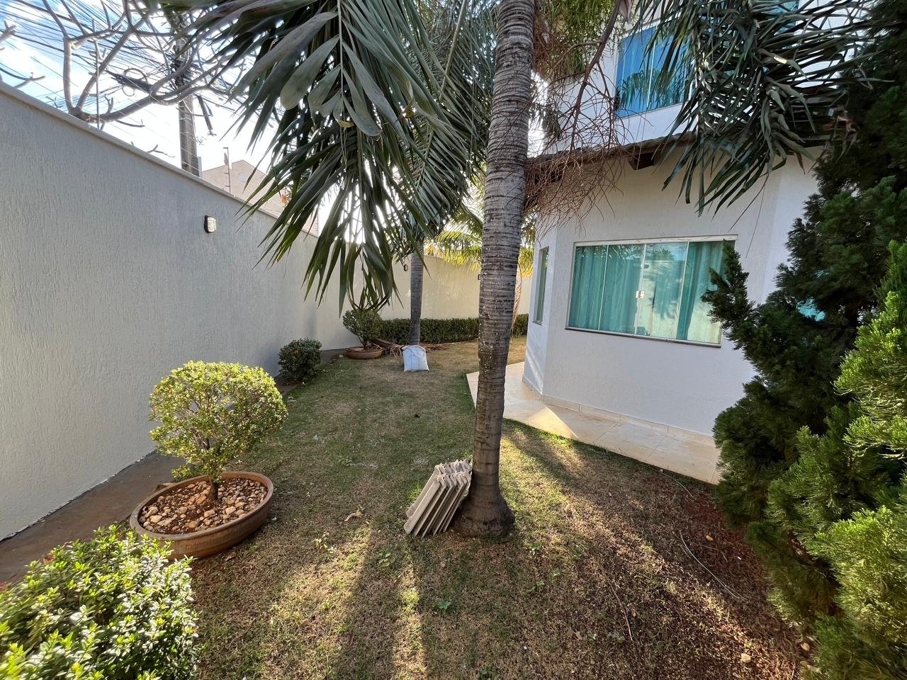 Sobrado de Luxo 3 Quartos 2 Suítes Parque Anhanguera - 4 Vagas - 304m²