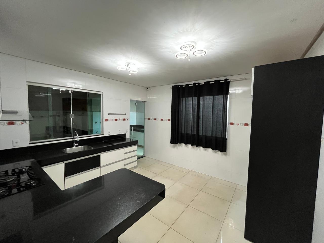 Sobrado de Luxo 3 Quartos 2 Suítes Parque Anhanguera - 4 Vagas - 304m²