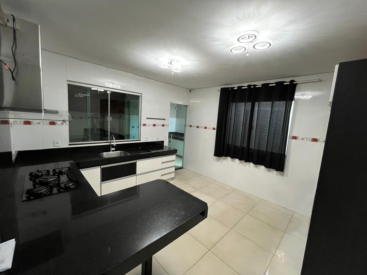 Sobrado de Luxo 3 Quartos 2 Suítes Parque Anhanguera - 4 Vagas - 304m²