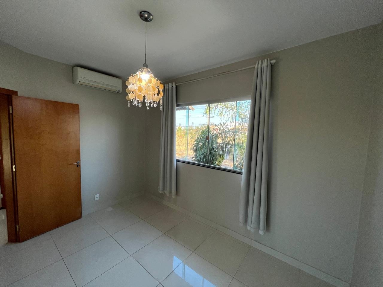 Sobrado de Luxo 3 Quartos 2 Suítes Parque Anhanguera - 4 Vagas - 304m²