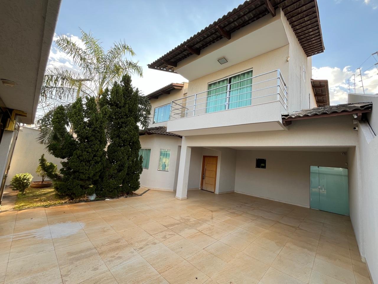 Sobrado de Luxo 3 Quartos 2 Suítes Parque Anhanguera - 4 Vagas - 304m²