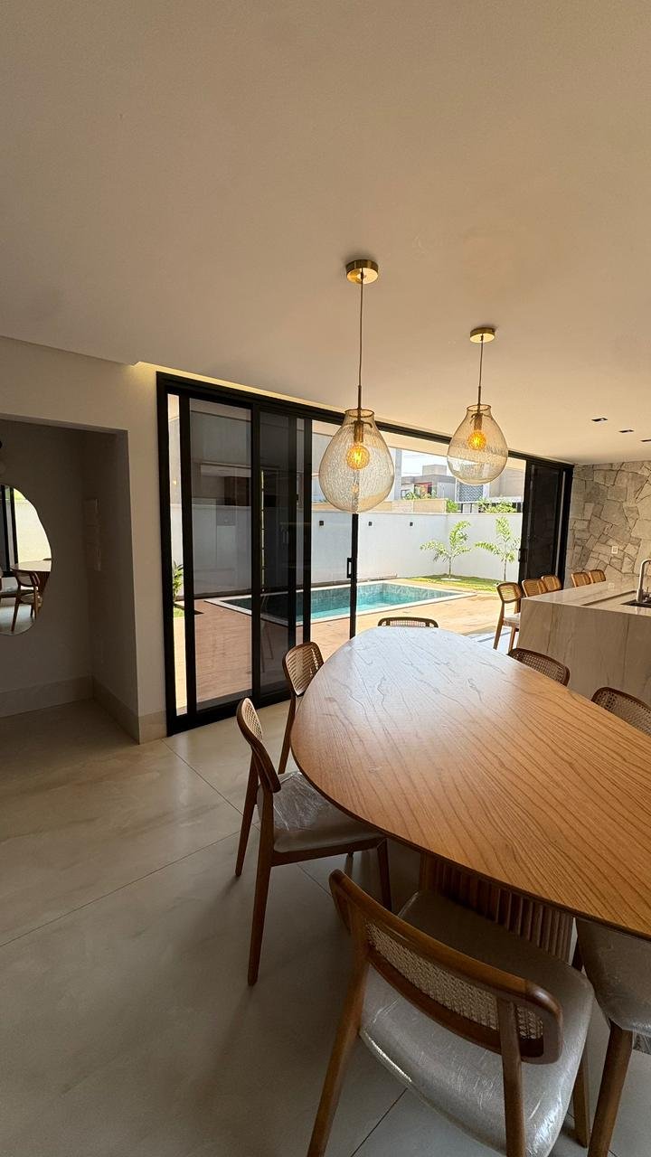 Casa de Luxo 4 Suítes, Piscina Aquecida - Cond. Parque Ville Jacarandá, Jardim Cristal