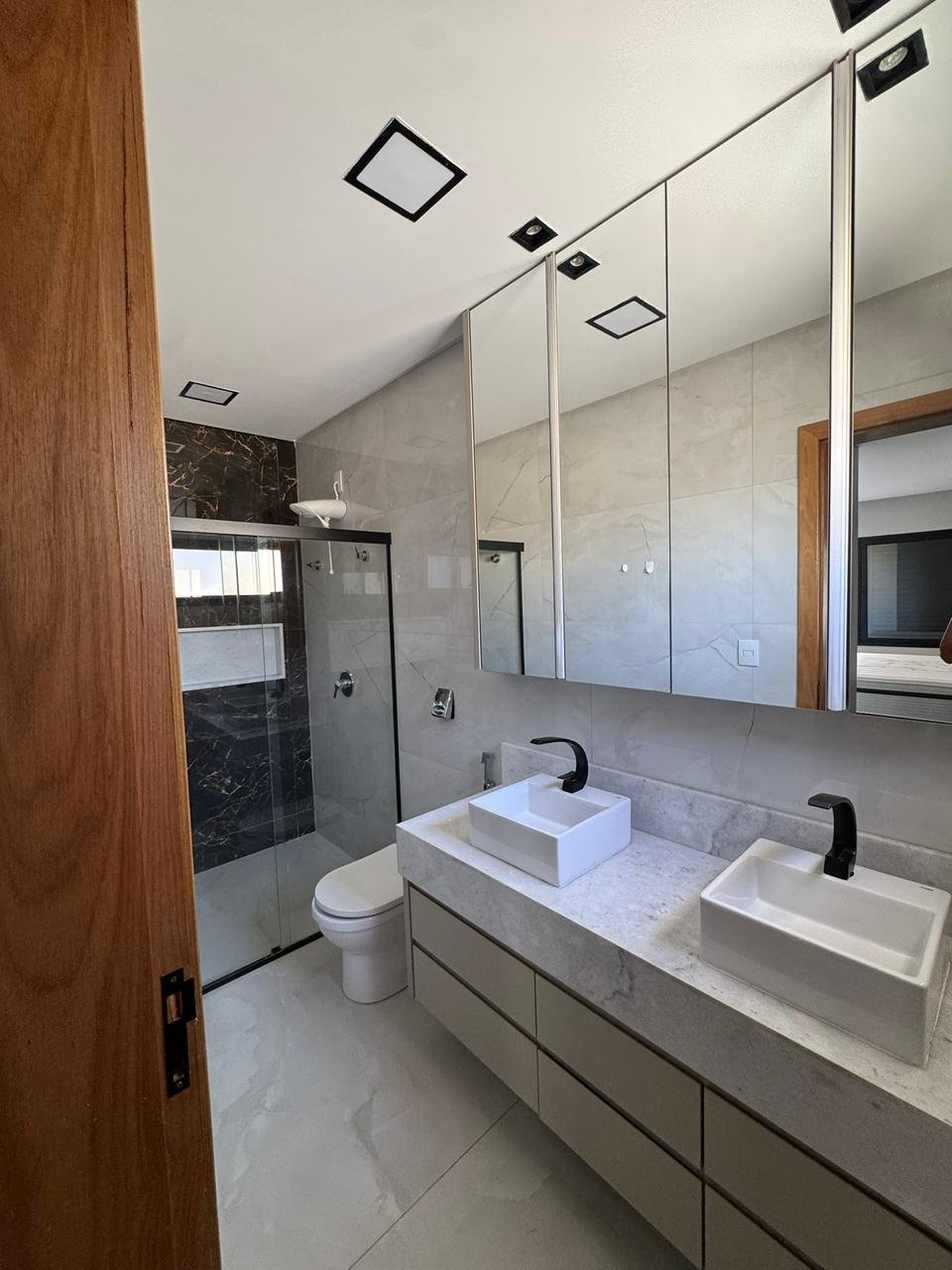 Casa de Luxo 4 Suítes, Piscina Aquecida - Cond. Parque Ville Jacarandá, Jardim Cristal