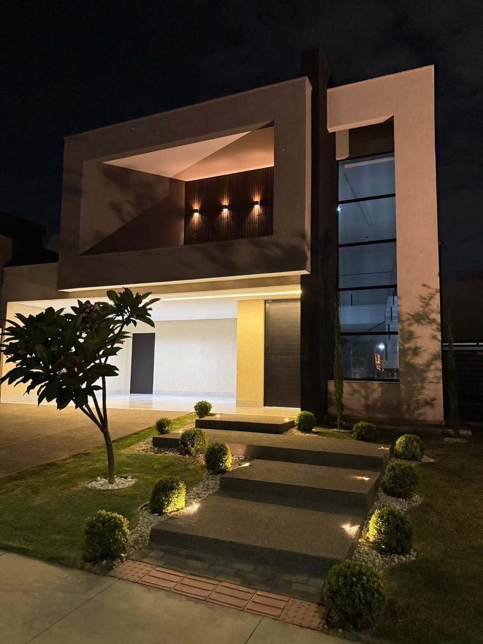 Casa de Luxo 4 Suítes, Piscina Aquecida - Cond. Parque Ville Jacarandá, Jardim Cristal