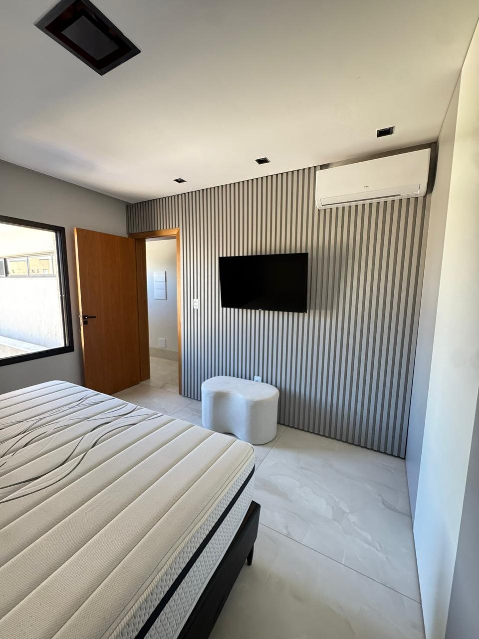 Casa de Luxo 4 Suítes, Piscina Aquecida - Cond. Parque Ville Jacarandá, Jardim Cristal