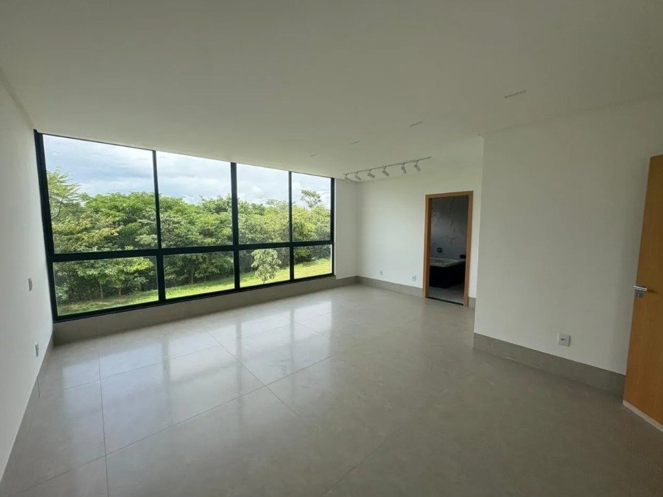 Sobrado Alto Padrão 4 Suítes com Piscina - Jardins Nápoles Senador Canedo