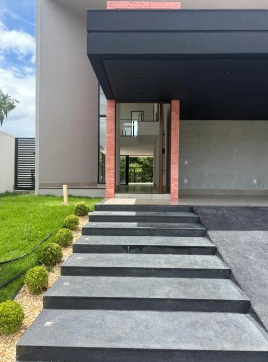 Sobrado Alto Padrão 4 Suítes com Piscina - Jardins Nápoles Senador Canedo