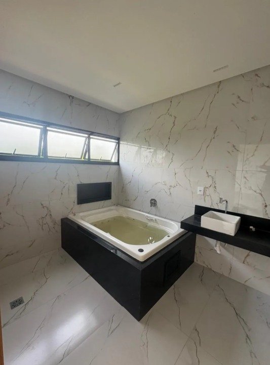 Sobrado Alto Padrão 4 Suítes com Piscina - Jardins Nápoles Senador Canedo