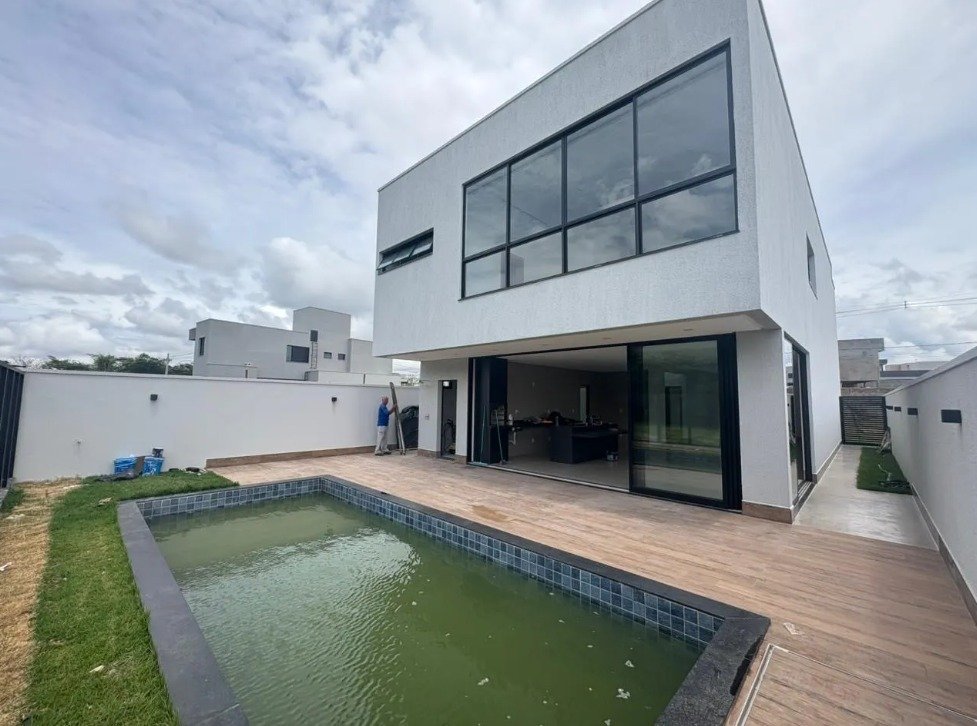 Sobrado Alto Padrão 4 Suítes com Piscina - Jardins Nápoles Senador Canedo