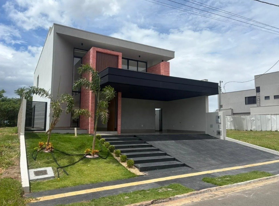 Sobrado Alto Padrão 4 Suítes com Piscina - Jardins Nápoles Senador Canedo