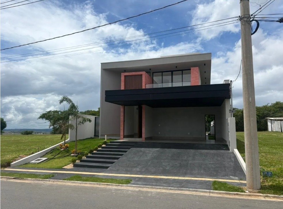 Sobrado Alto Padrão 4 Suítes com Piscina - Jardins Nápoles Senador Canedo