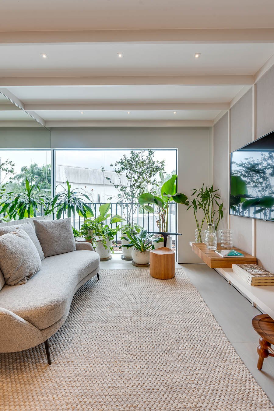 Apartamento 2Q Alto Padrão no Setor Bueno - Edifício Sync - Andar Alto Nascente