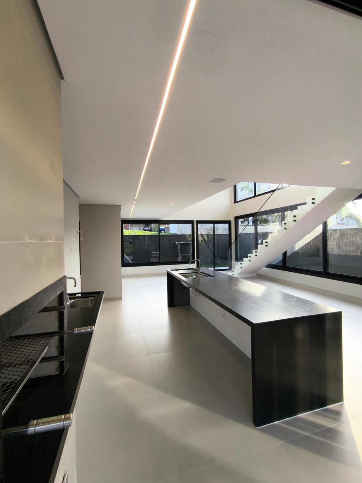 Casa Triplex 3 Suítes Vista Mata Jardins Barcelona - 300m² 4 Vagas Piscina Automação