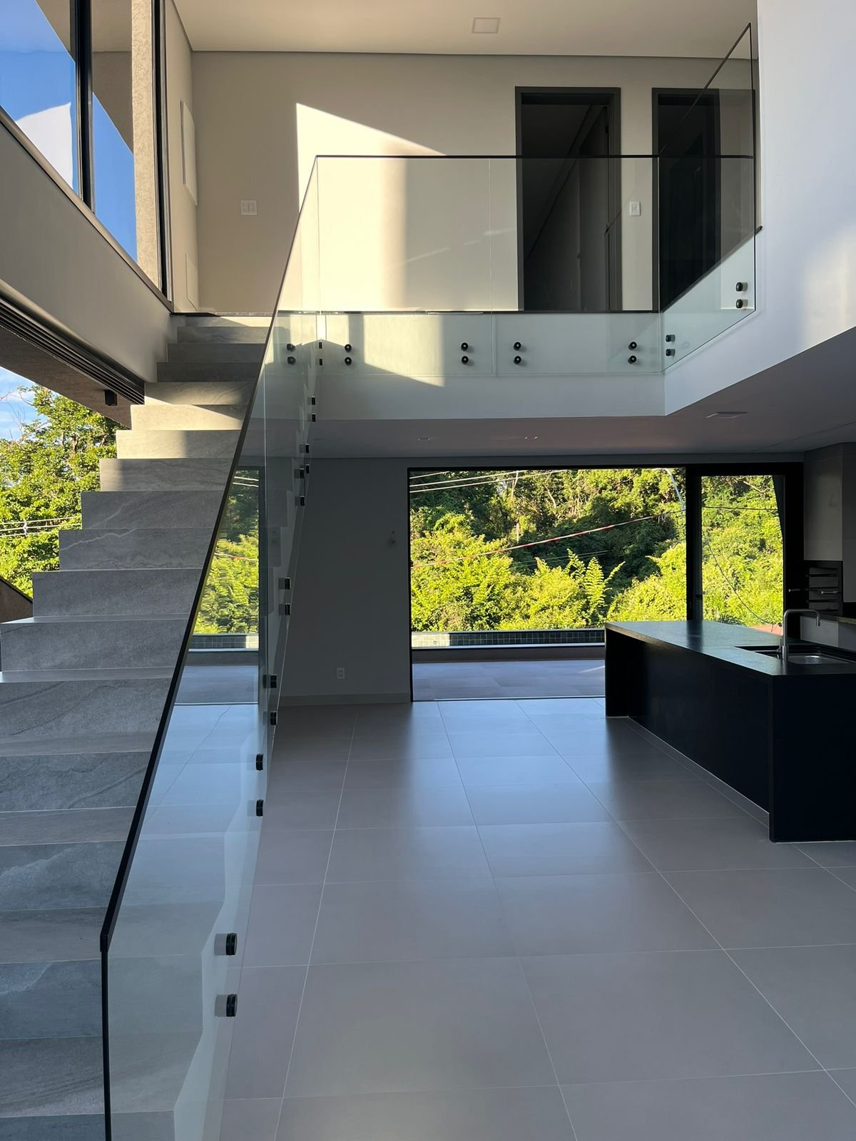 Casa Triplex 3 Suítes Vista Mata Jardins Barcelona - 300m² 4 Vagas Piscina Automação